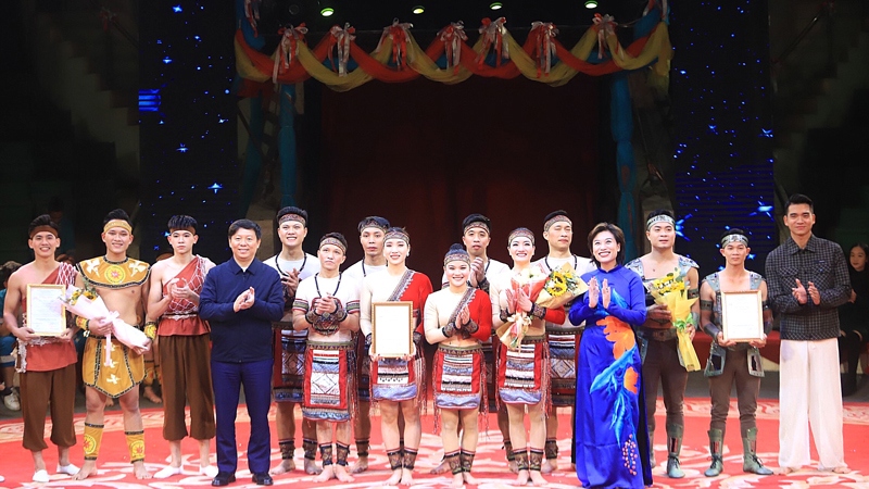 Vietnam claims three golds at International Circus Festival 2022